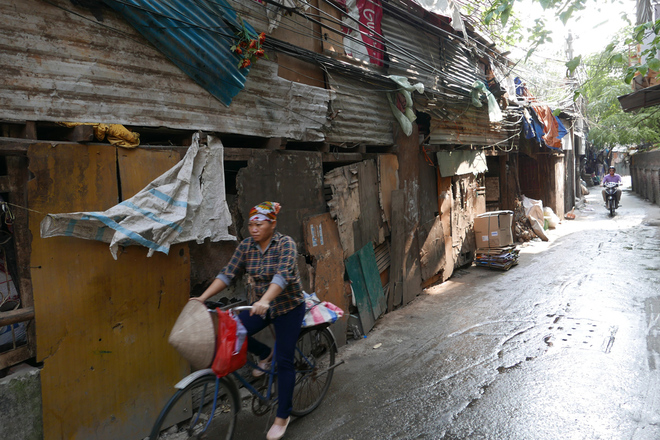 20150527095713 026b Cần có giải pháp nhanh chóng cho những khu nhà ổ chuột tại Hà Nội