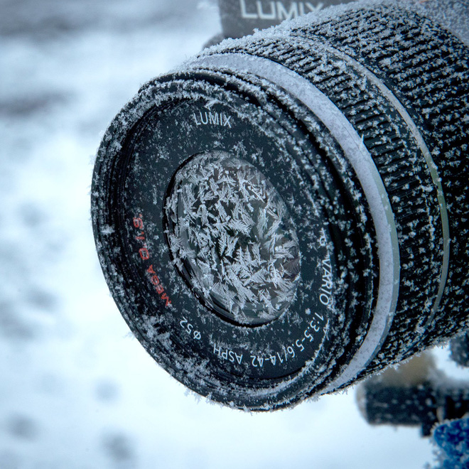 lenscrylstals 15256252233901473092921 Nhiếp ảnh gia nổi tiếng chia sẽ bí quyết chụp ảnh ở nơi lạnh nhất hành tinh khi mọi thứ đều đông cứng
